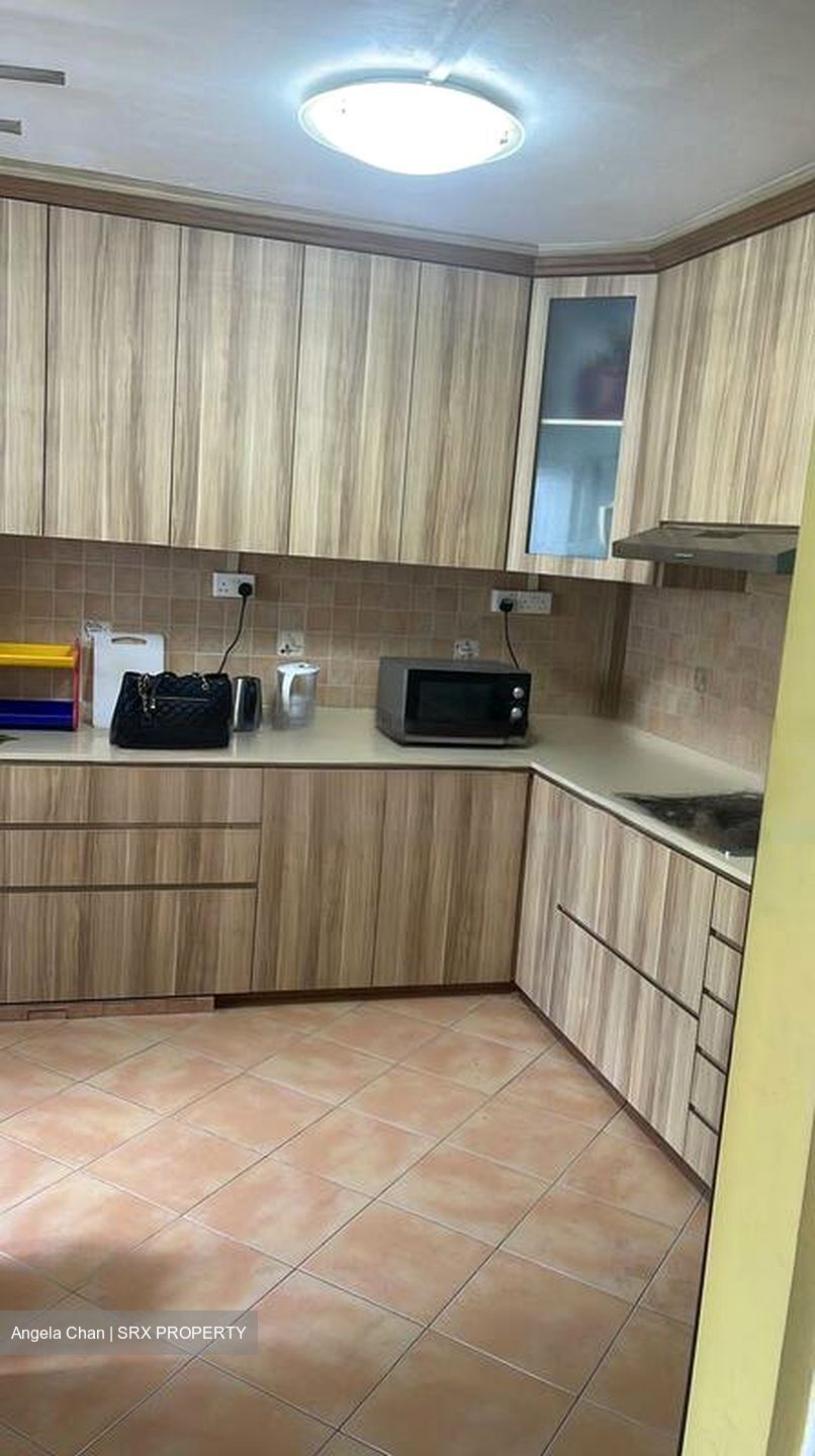 Blk 216 Jurong East Street 21 (Jurong East), HDB Executive #460121901